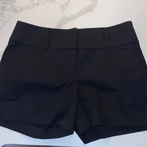 Ann Taylor Signature Shorts Black Dress Casual size 2