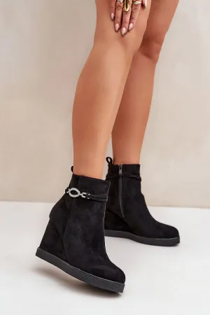 Buskin boots