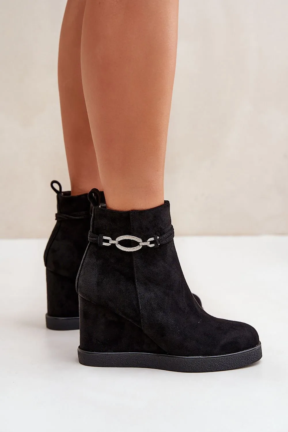 Buskin boots