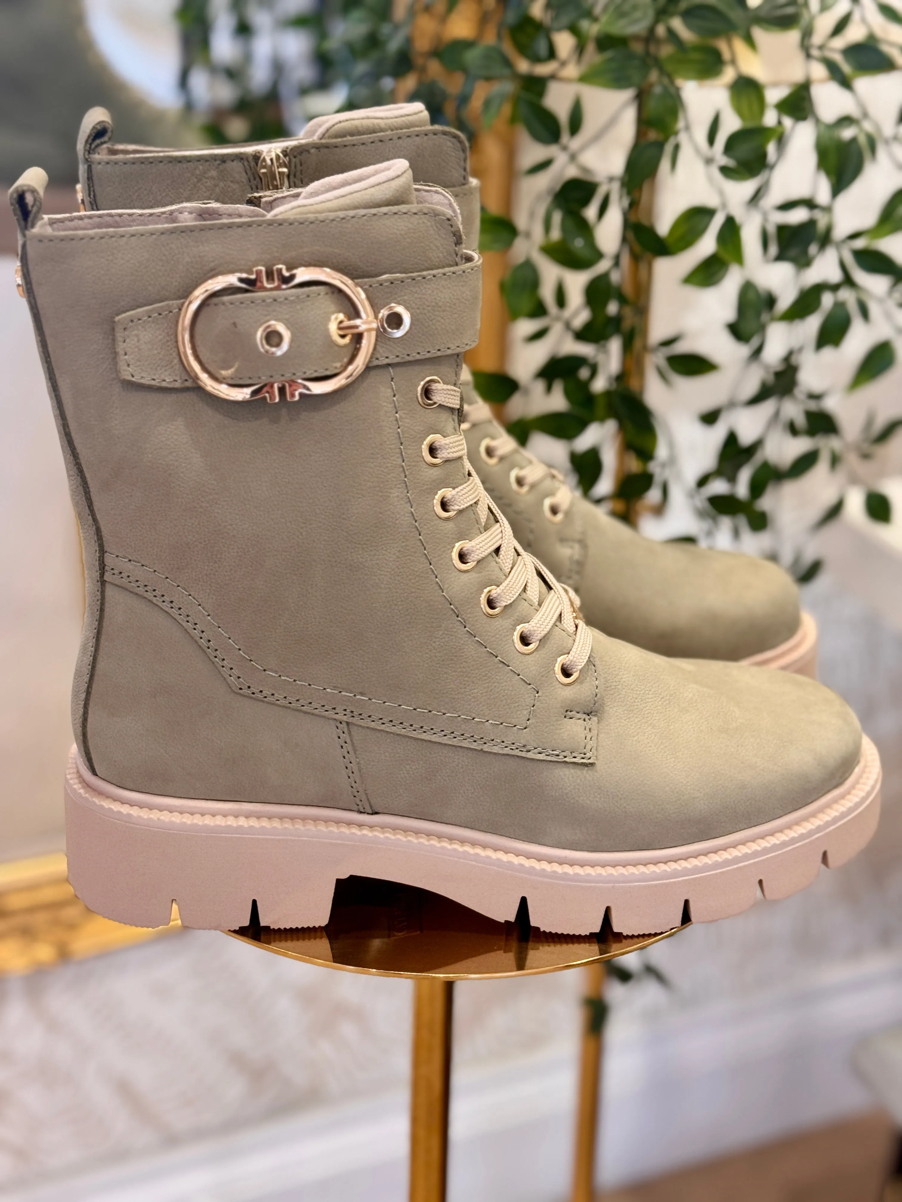 Caprice Aine Sage boot