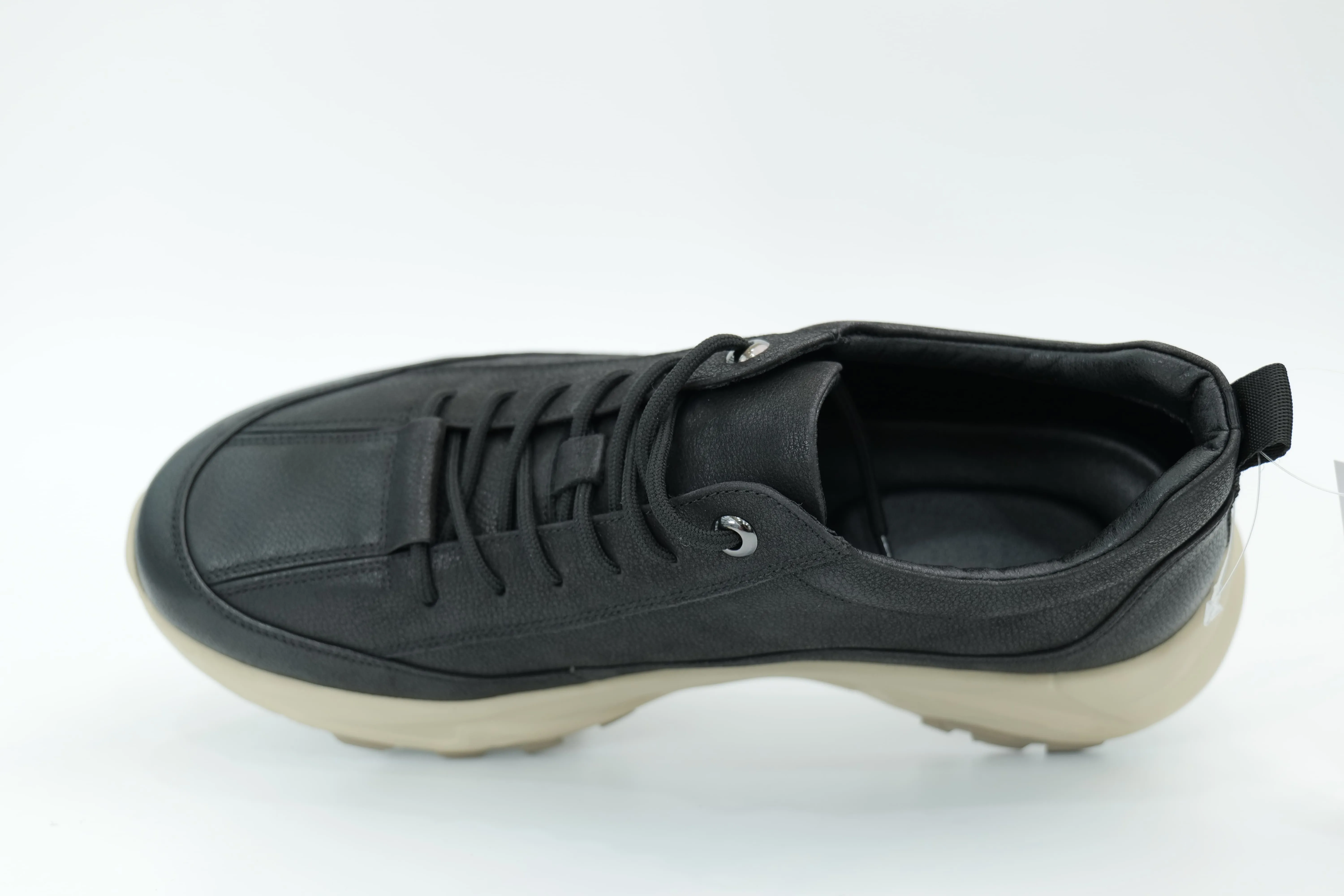 Casual shoes