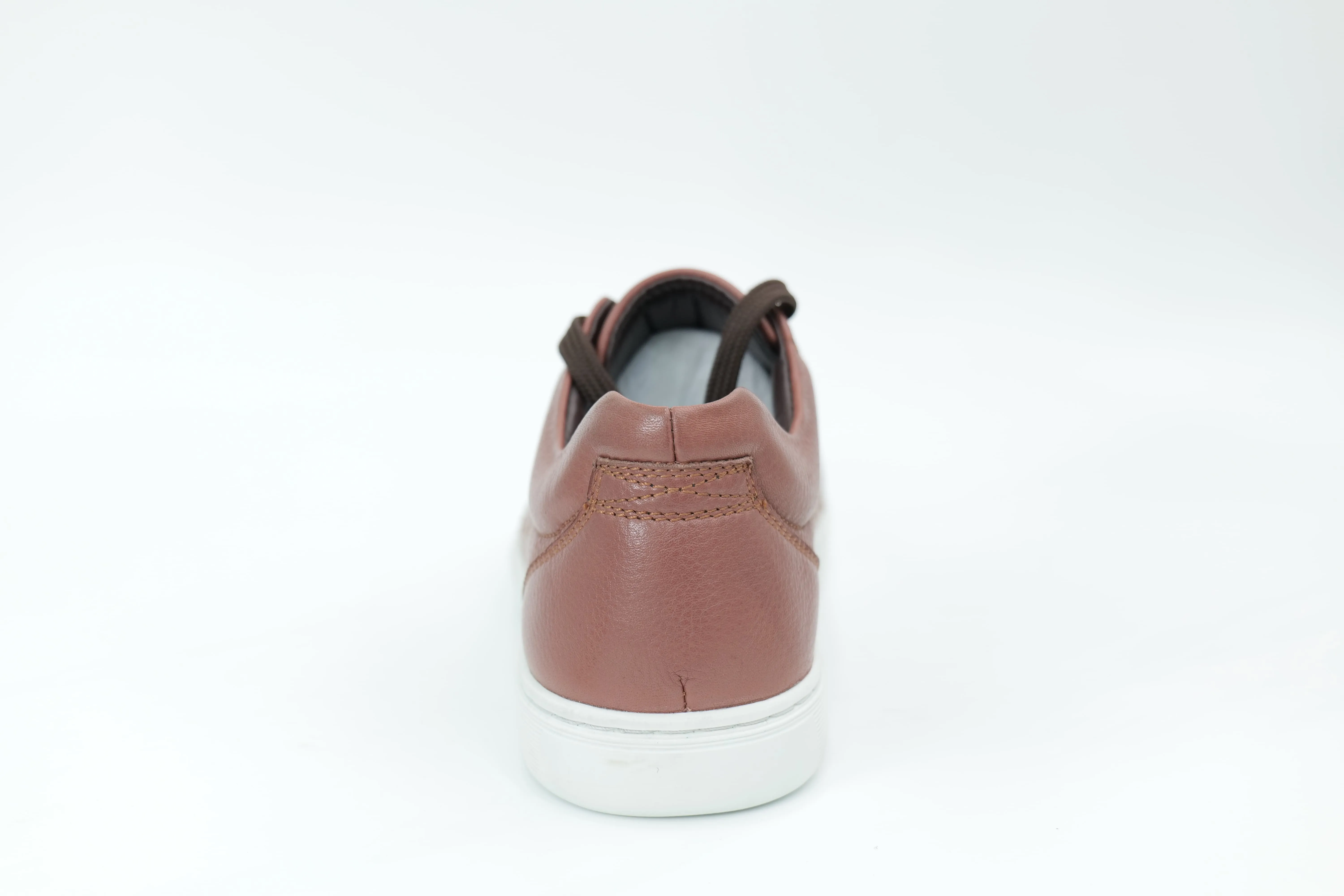 Casual sneakers
