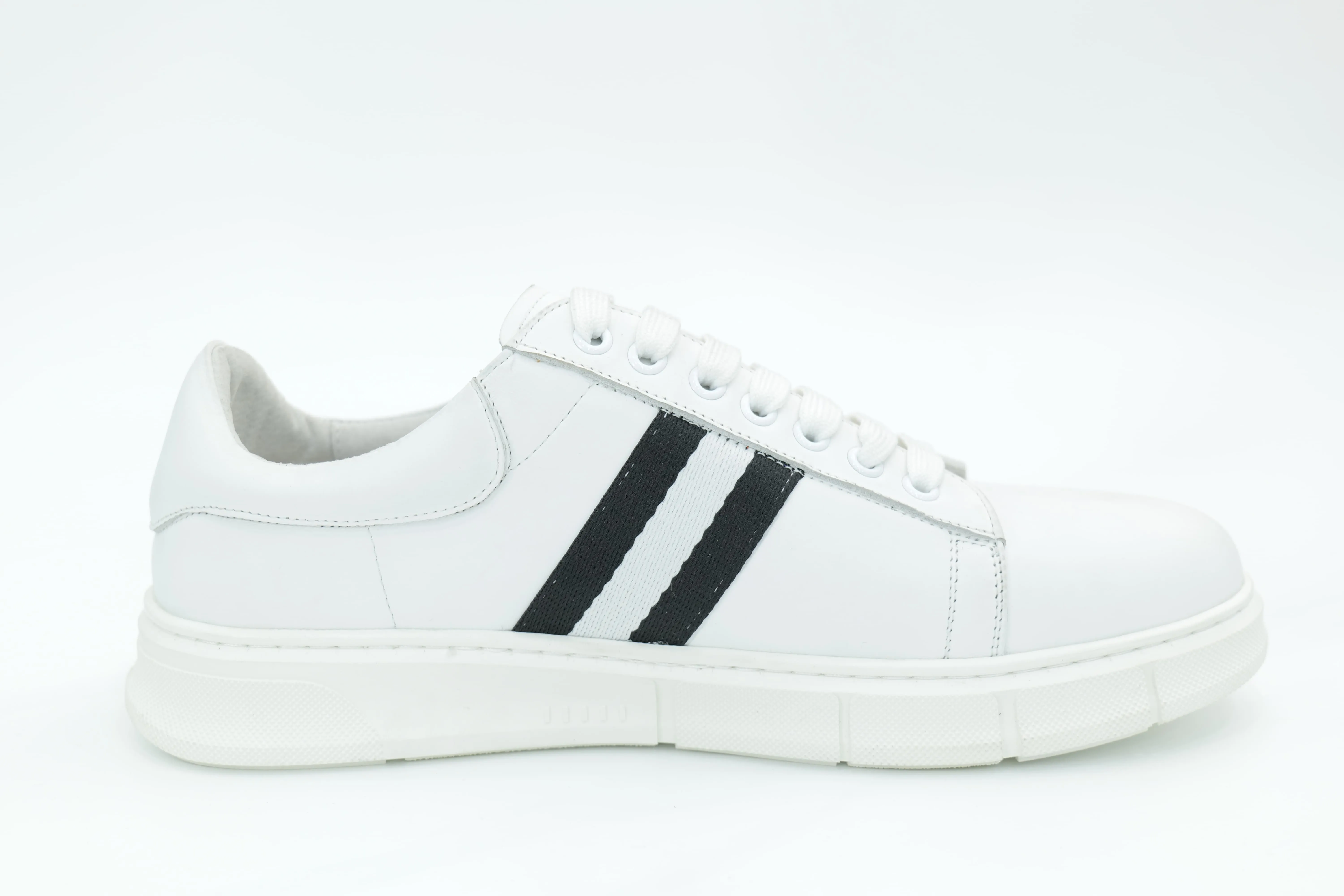 Casual sneakers