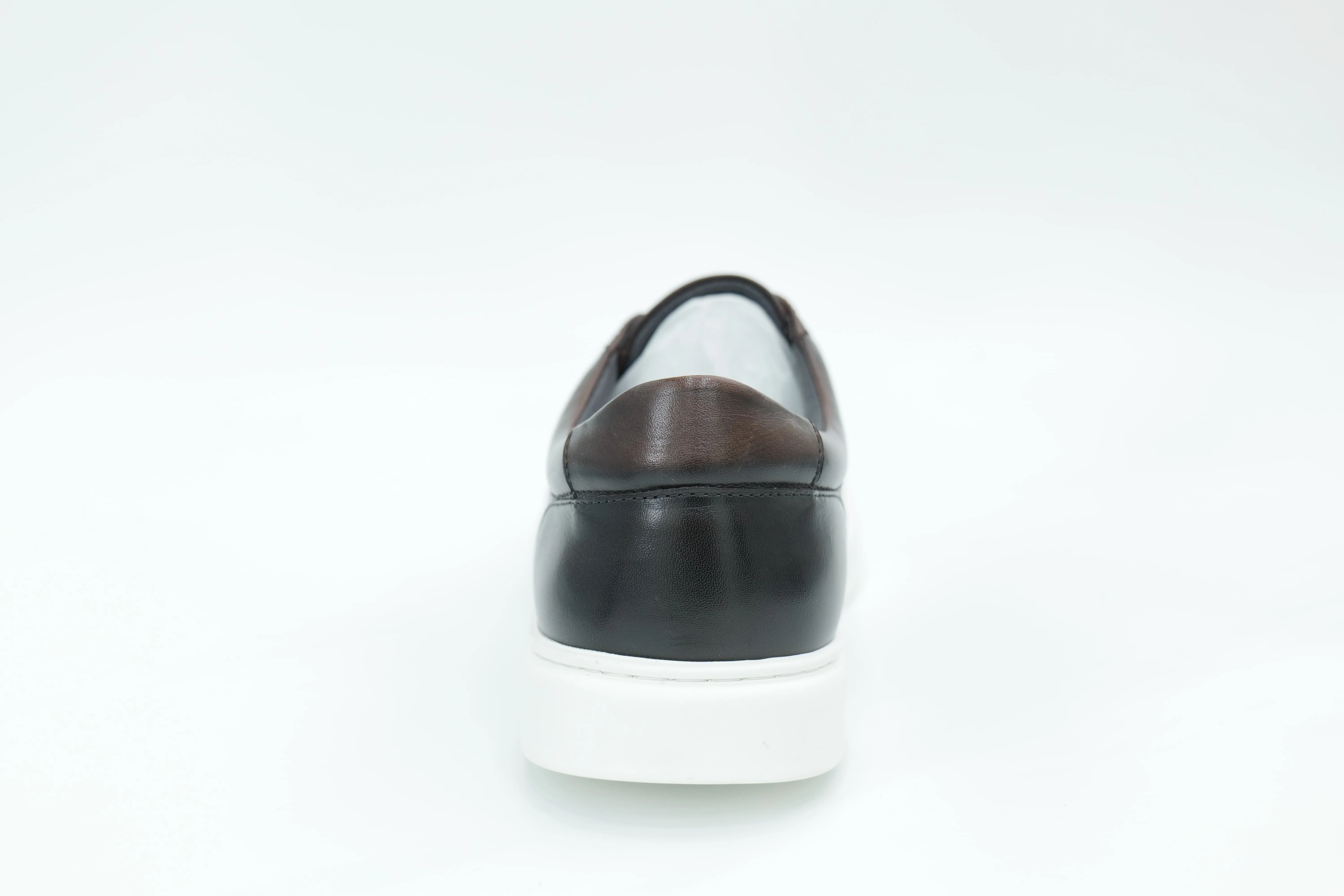 Casual sneakers