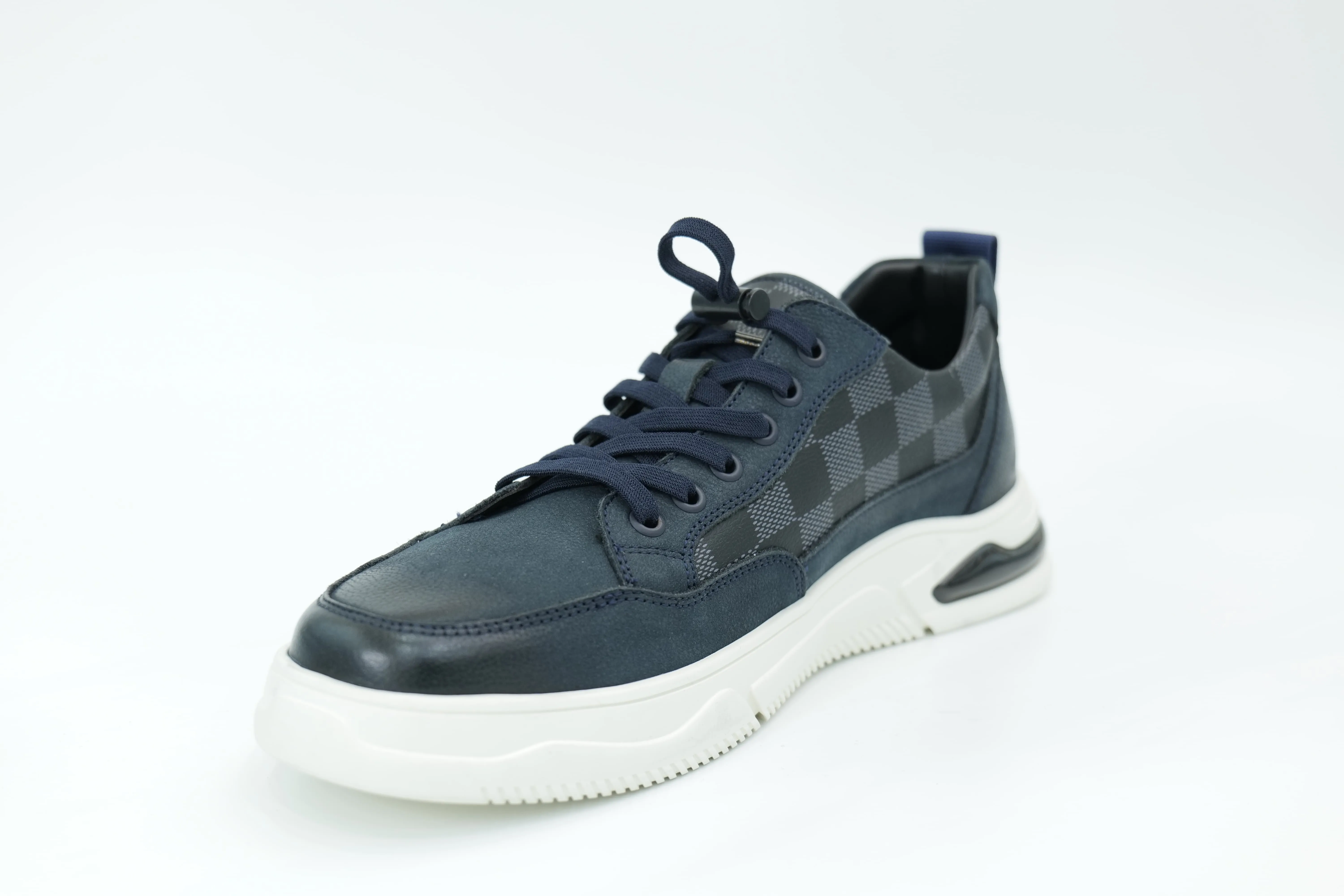 Casual sneakers