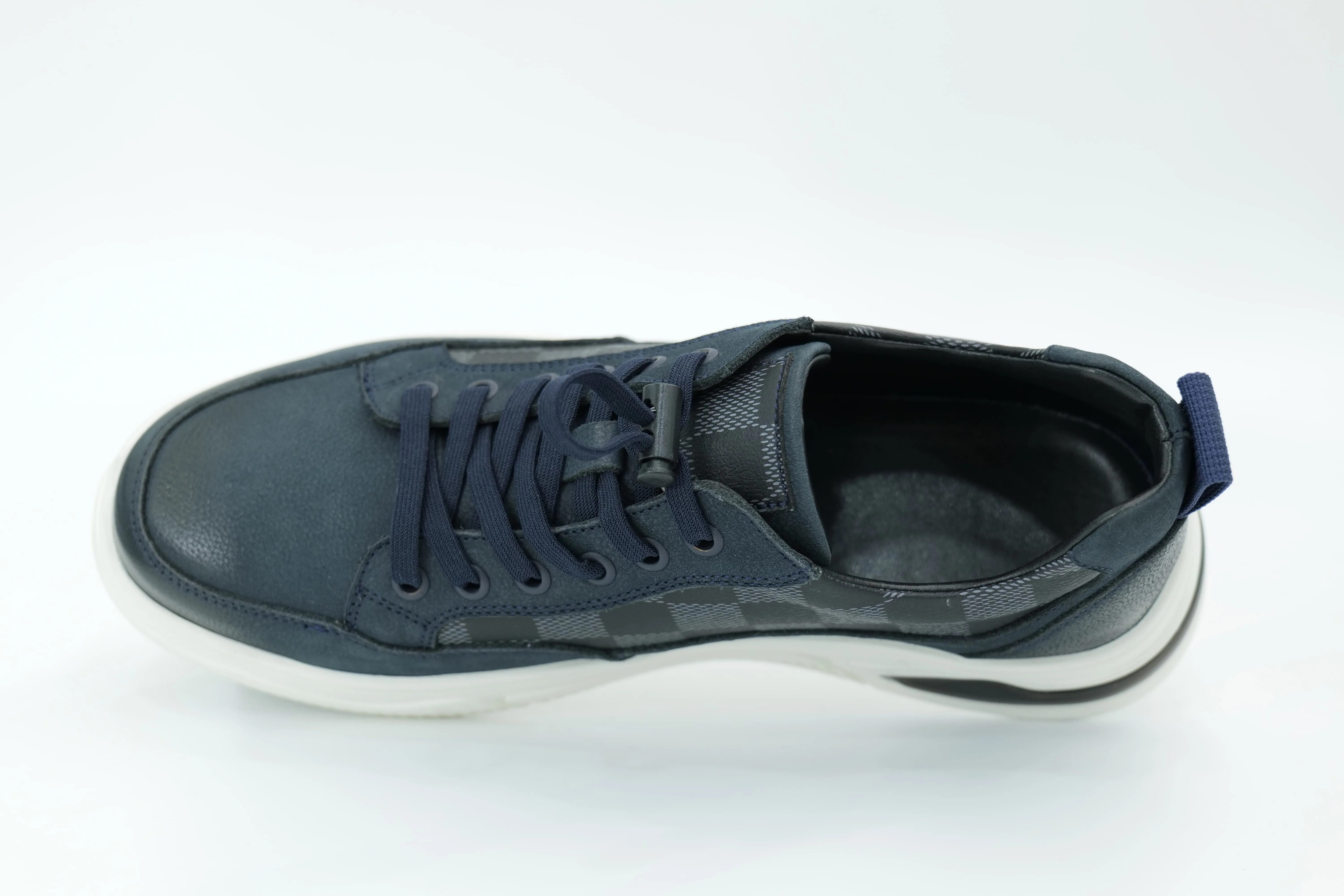 Casual sneakers