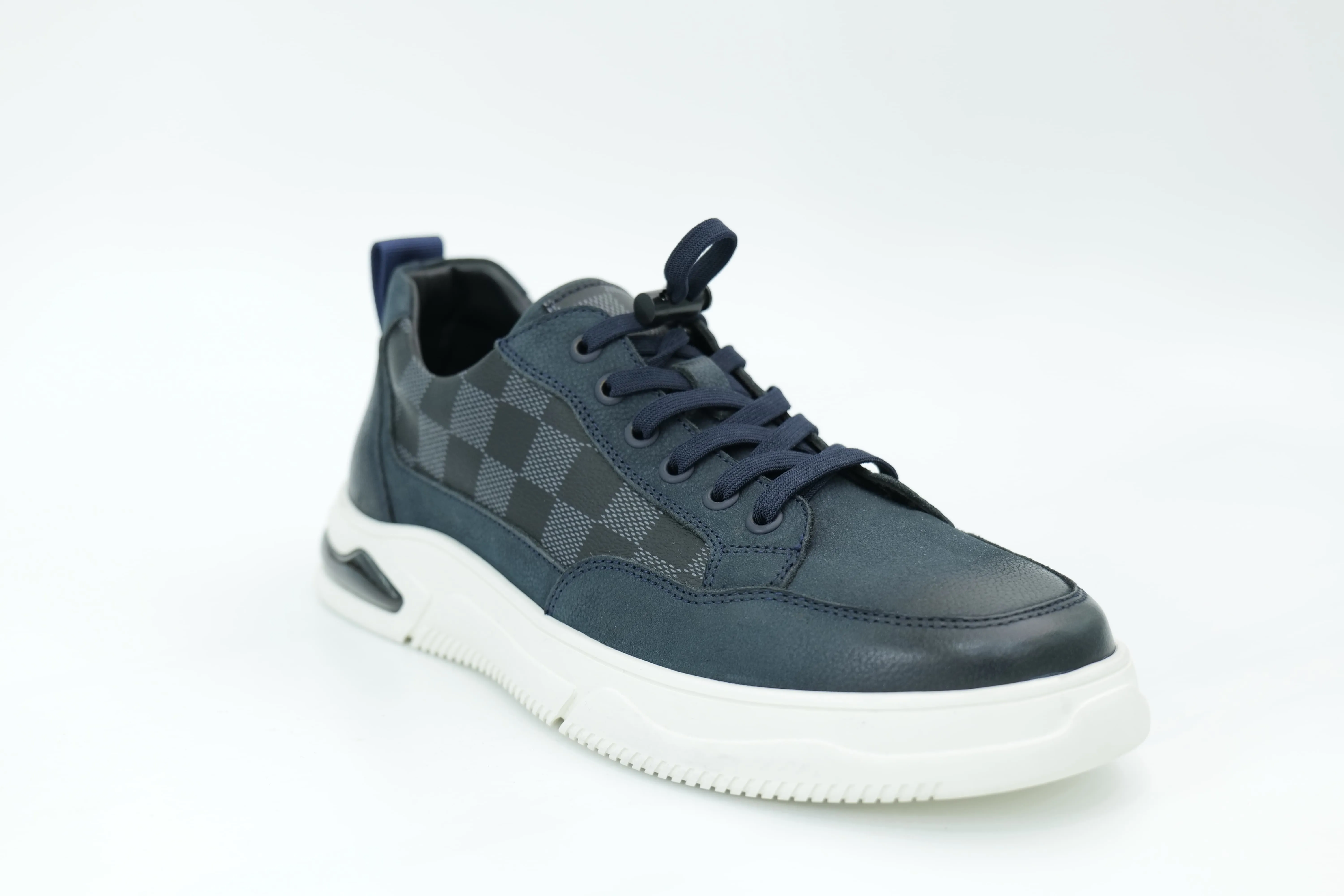 Casual sneakers