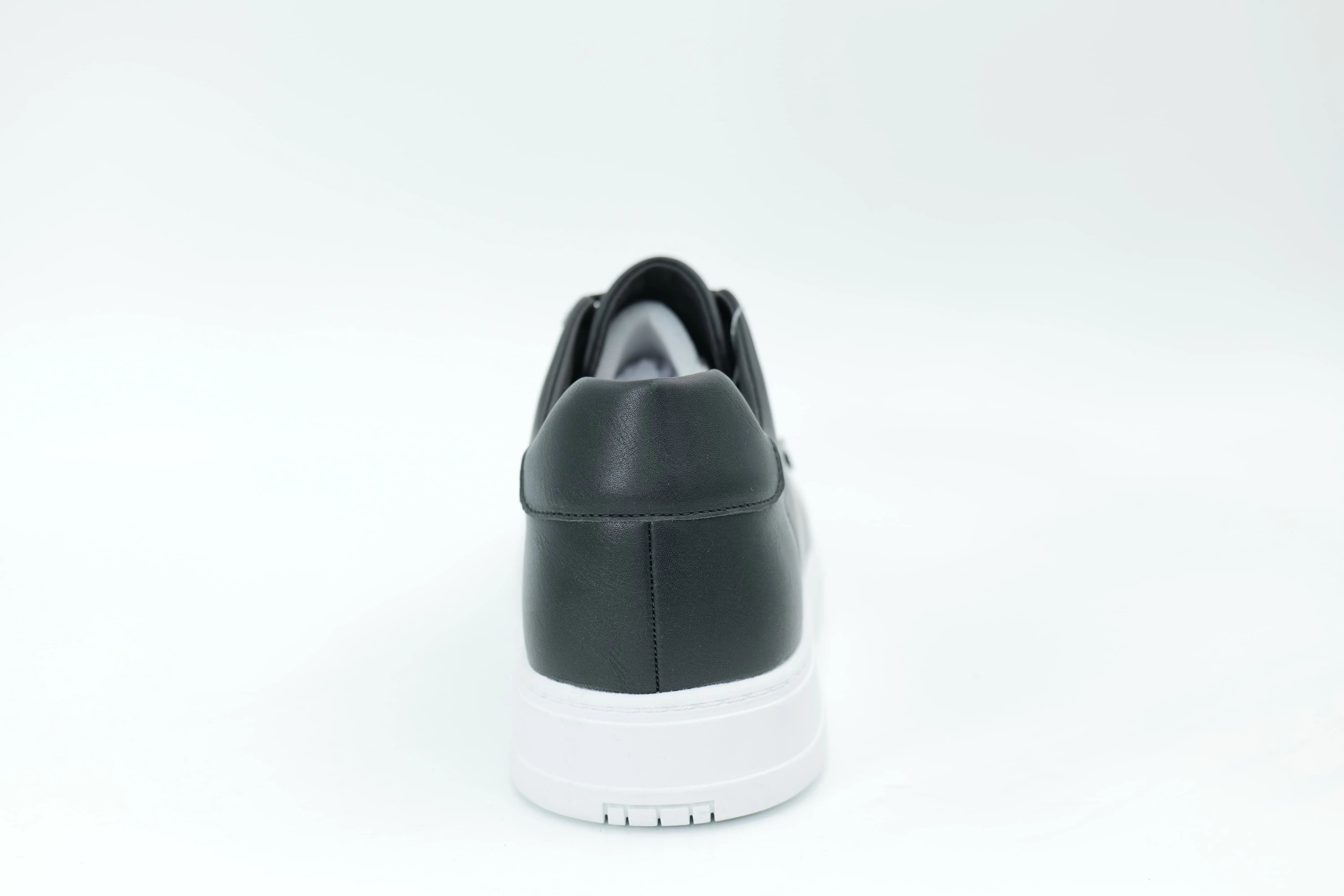 Casual sneakers