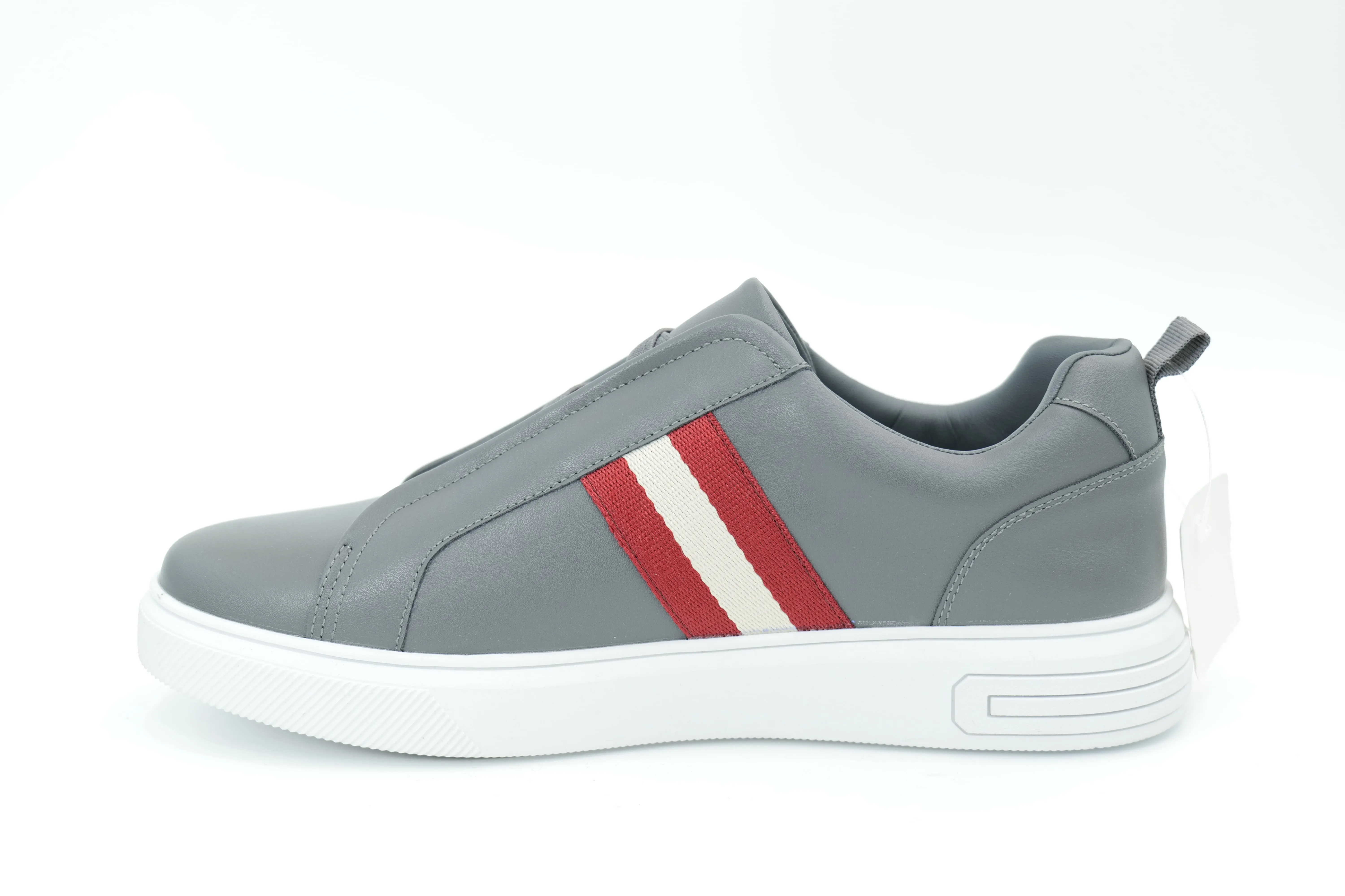 Casual sneakers