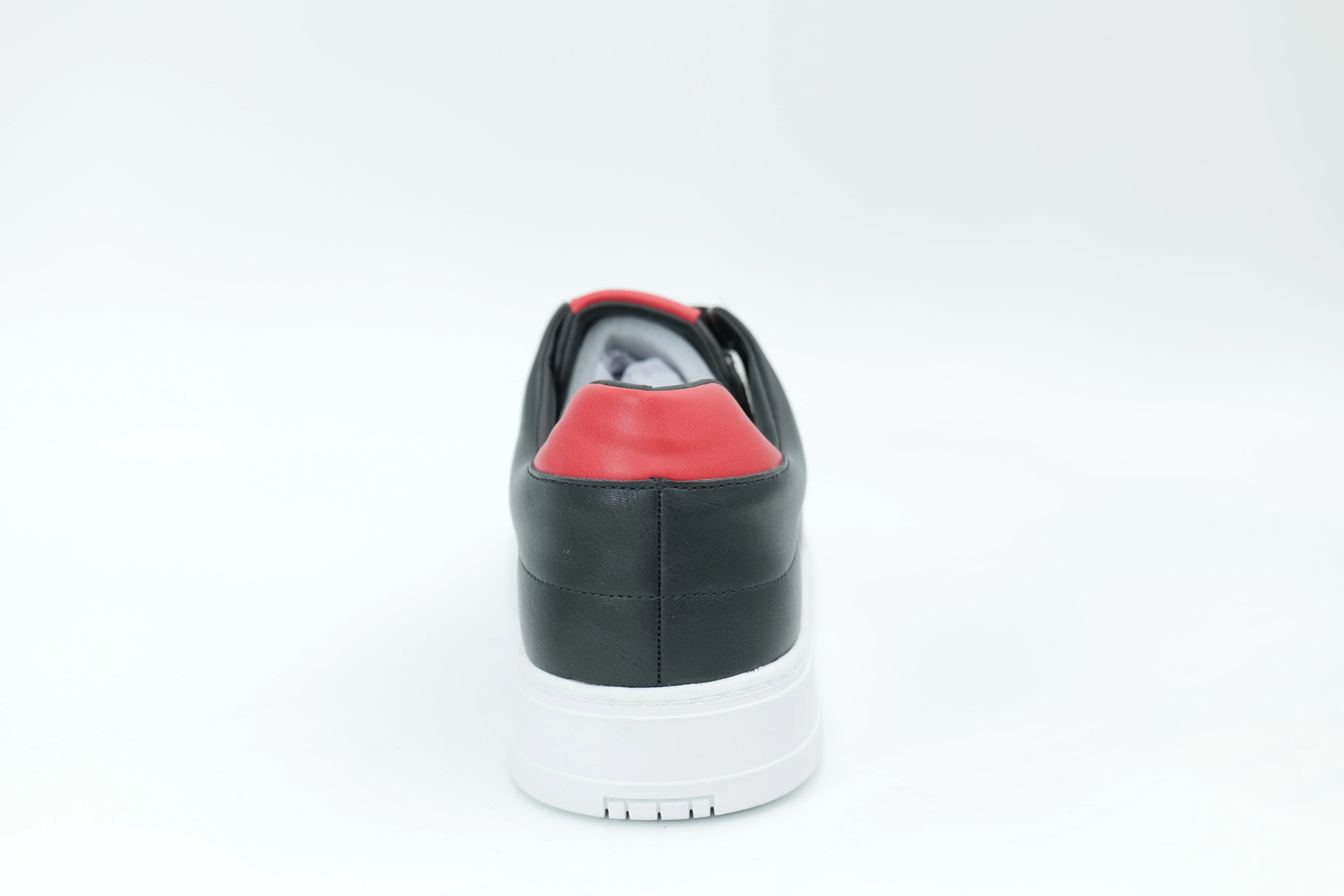 Casual sneakers