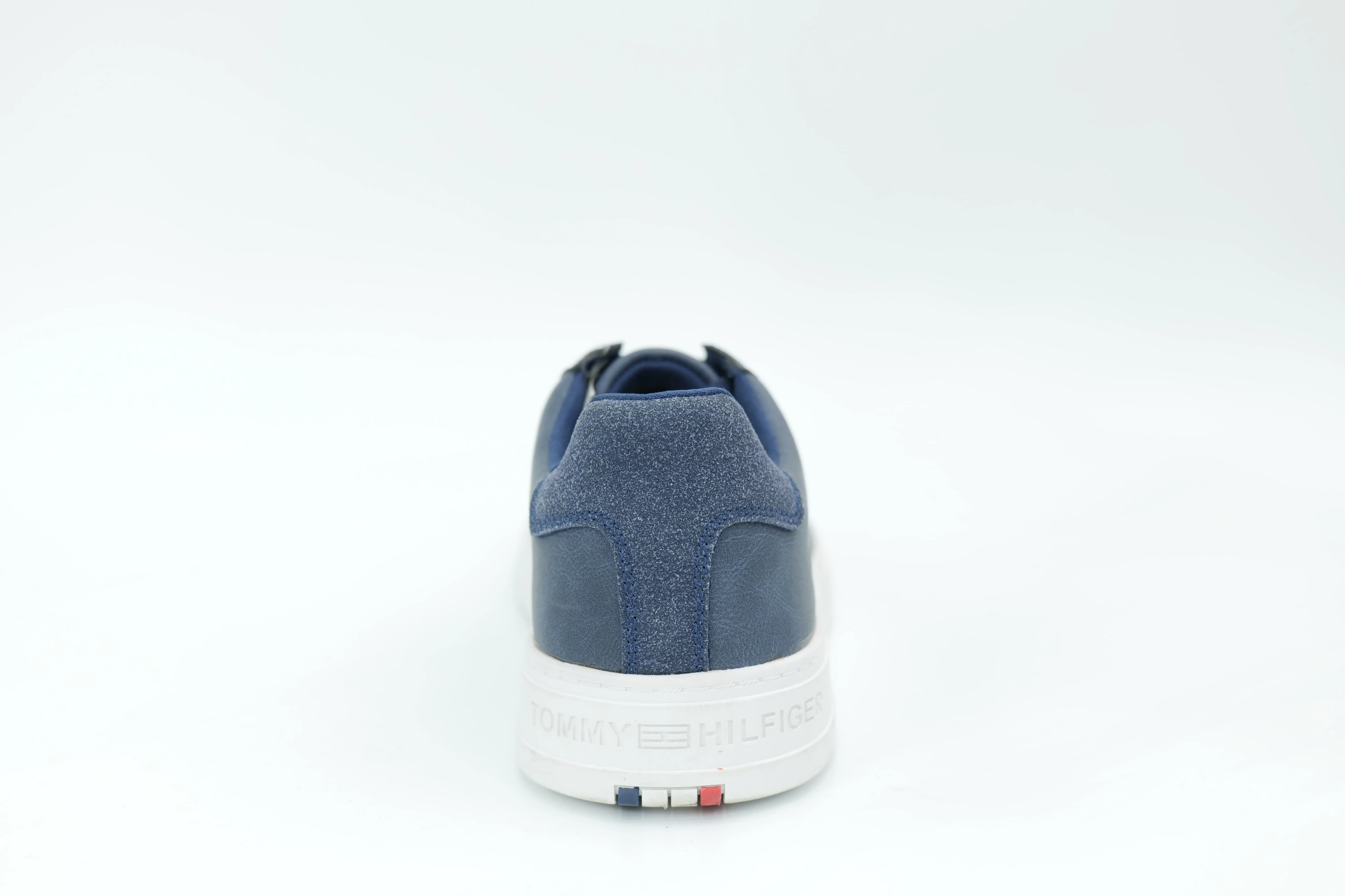 Casual sneakers