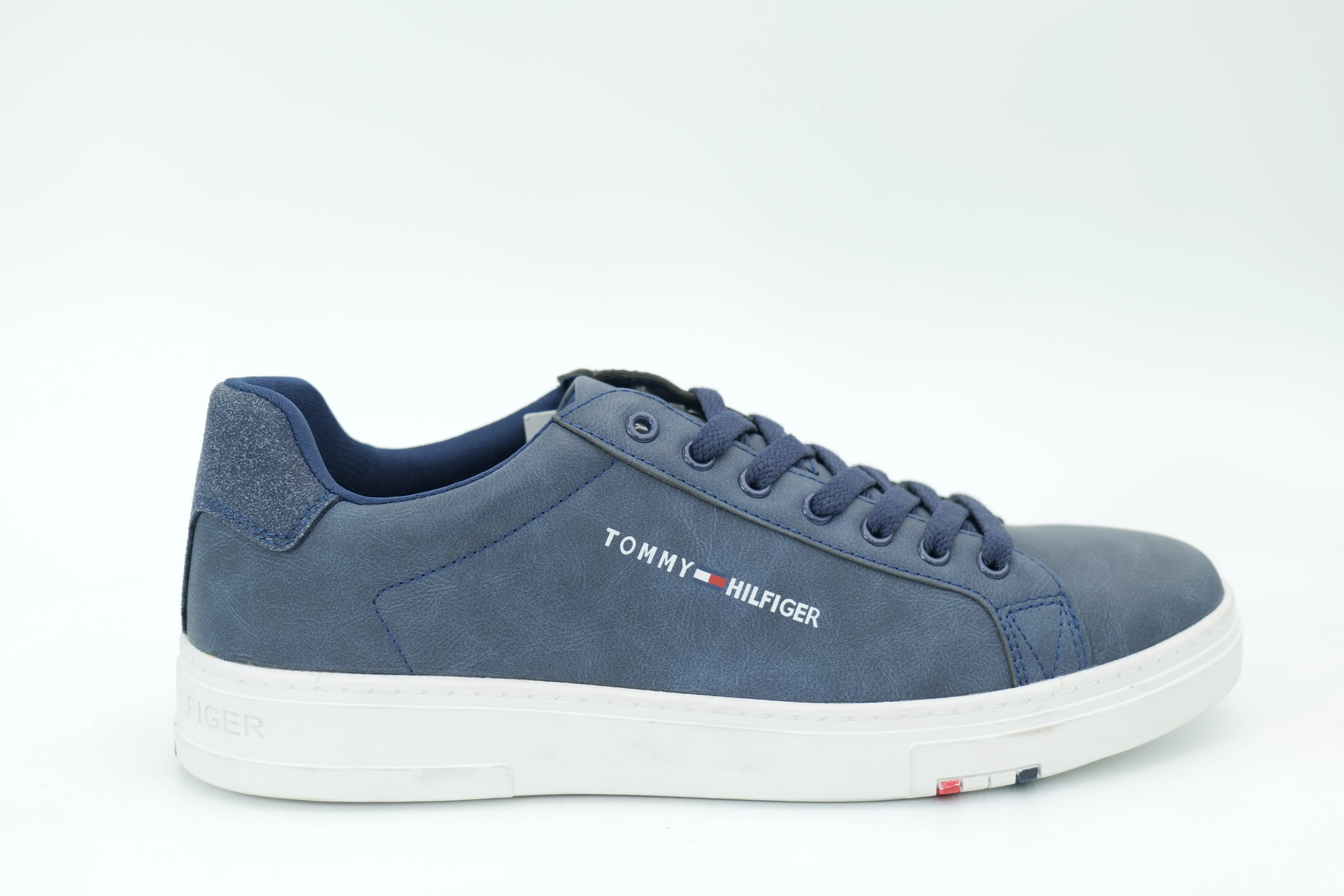 Casual sneakers