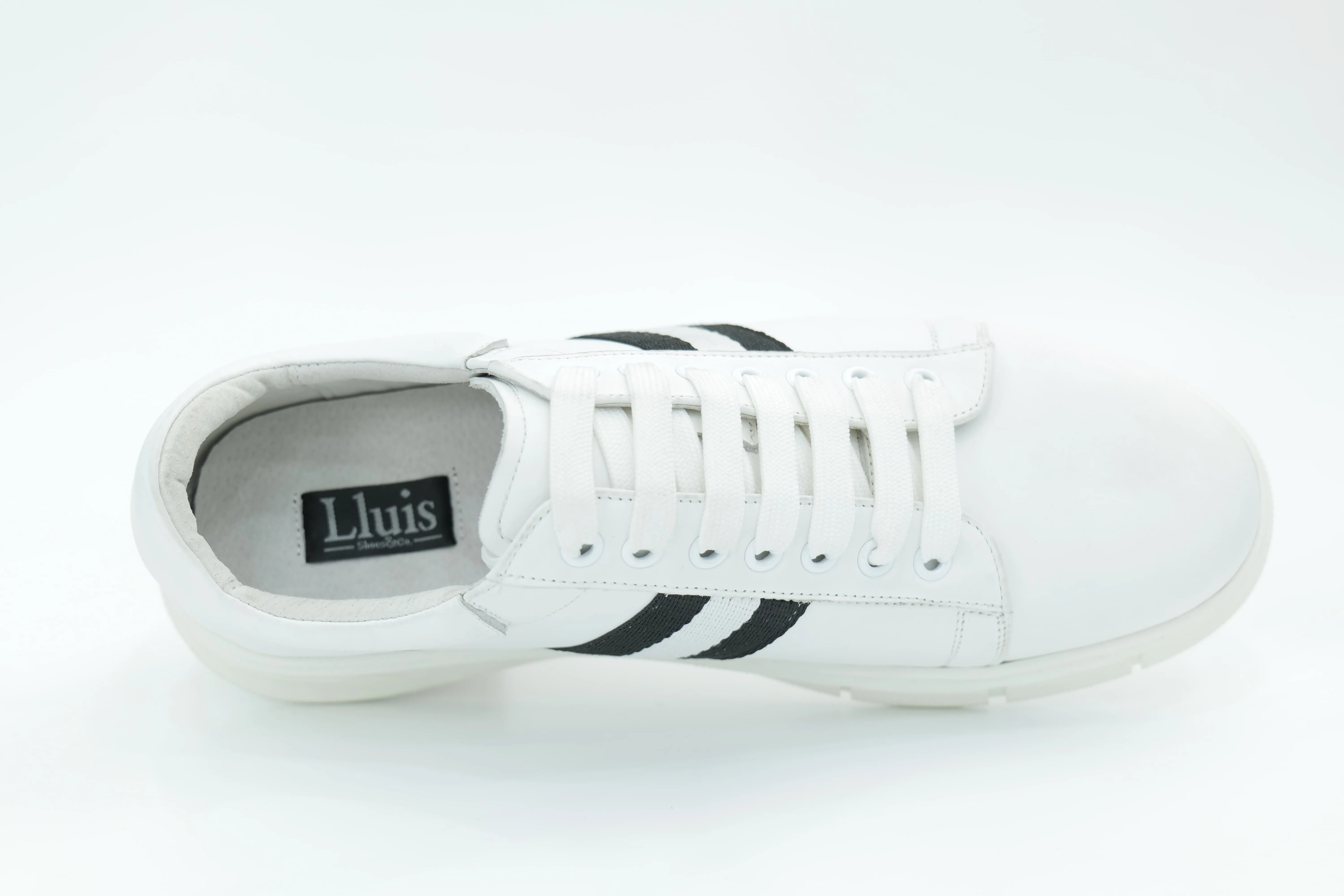 Casual sneakers