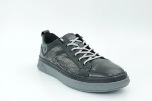Casual sneakers