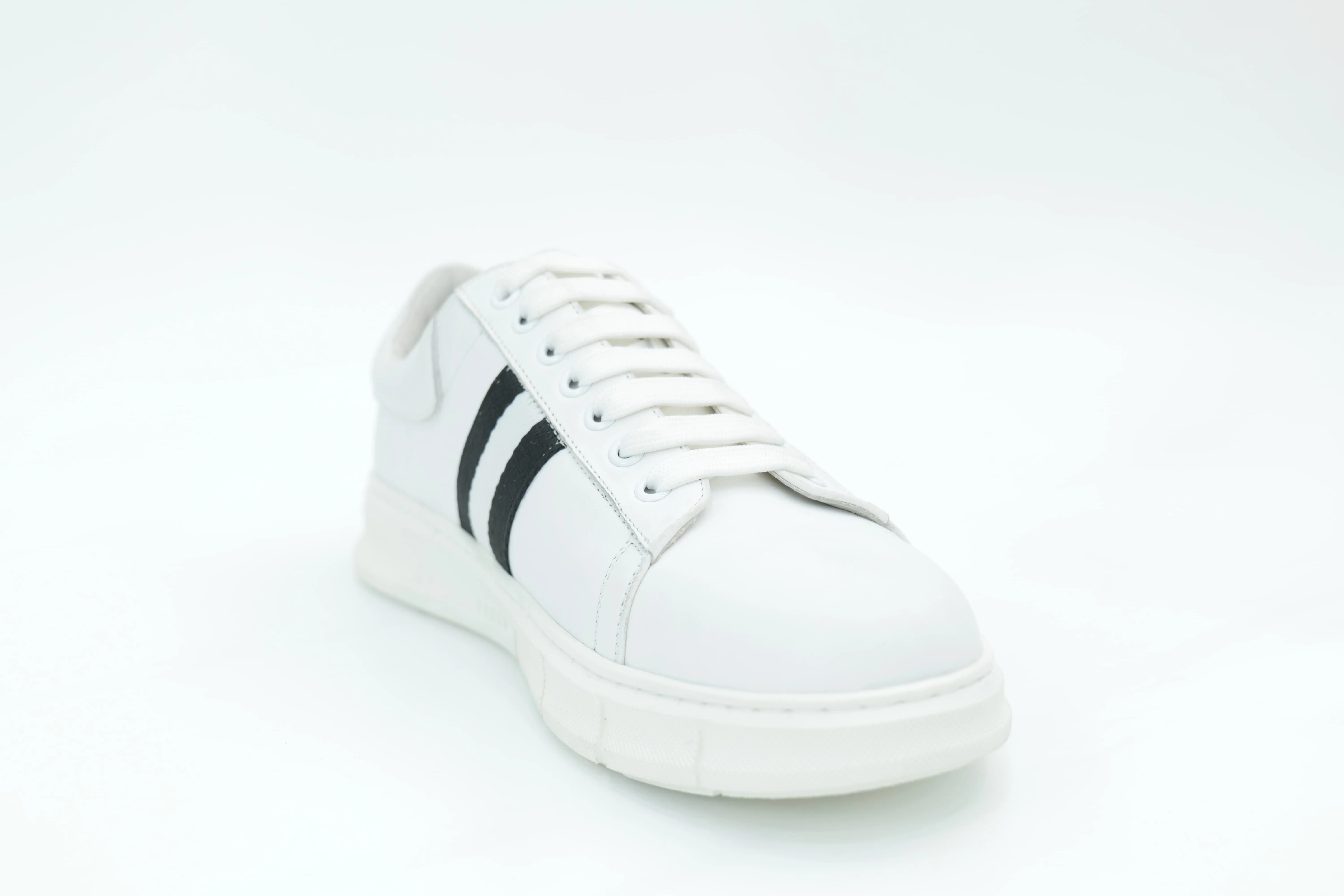 Casual sneakers