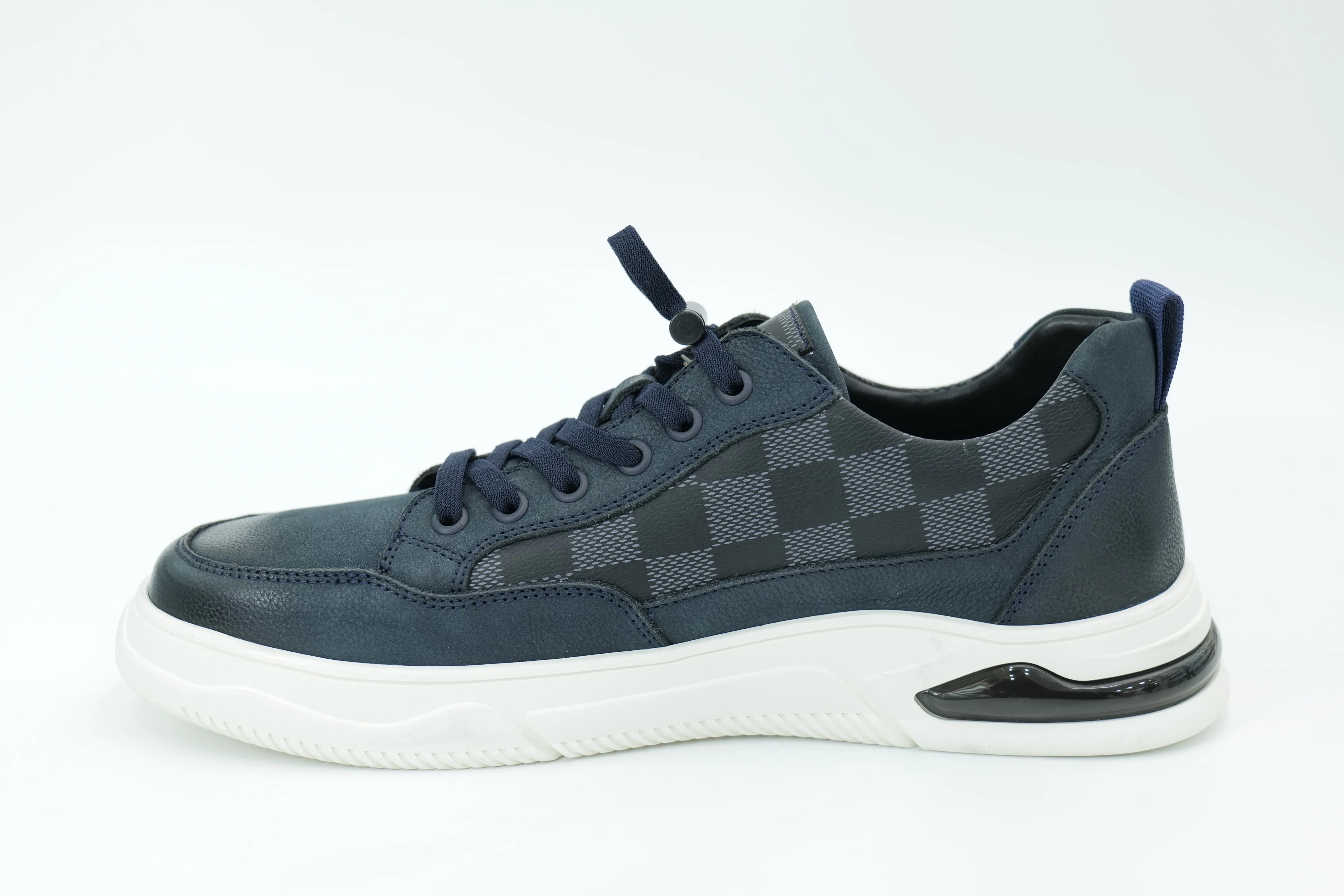 Casual sneakers