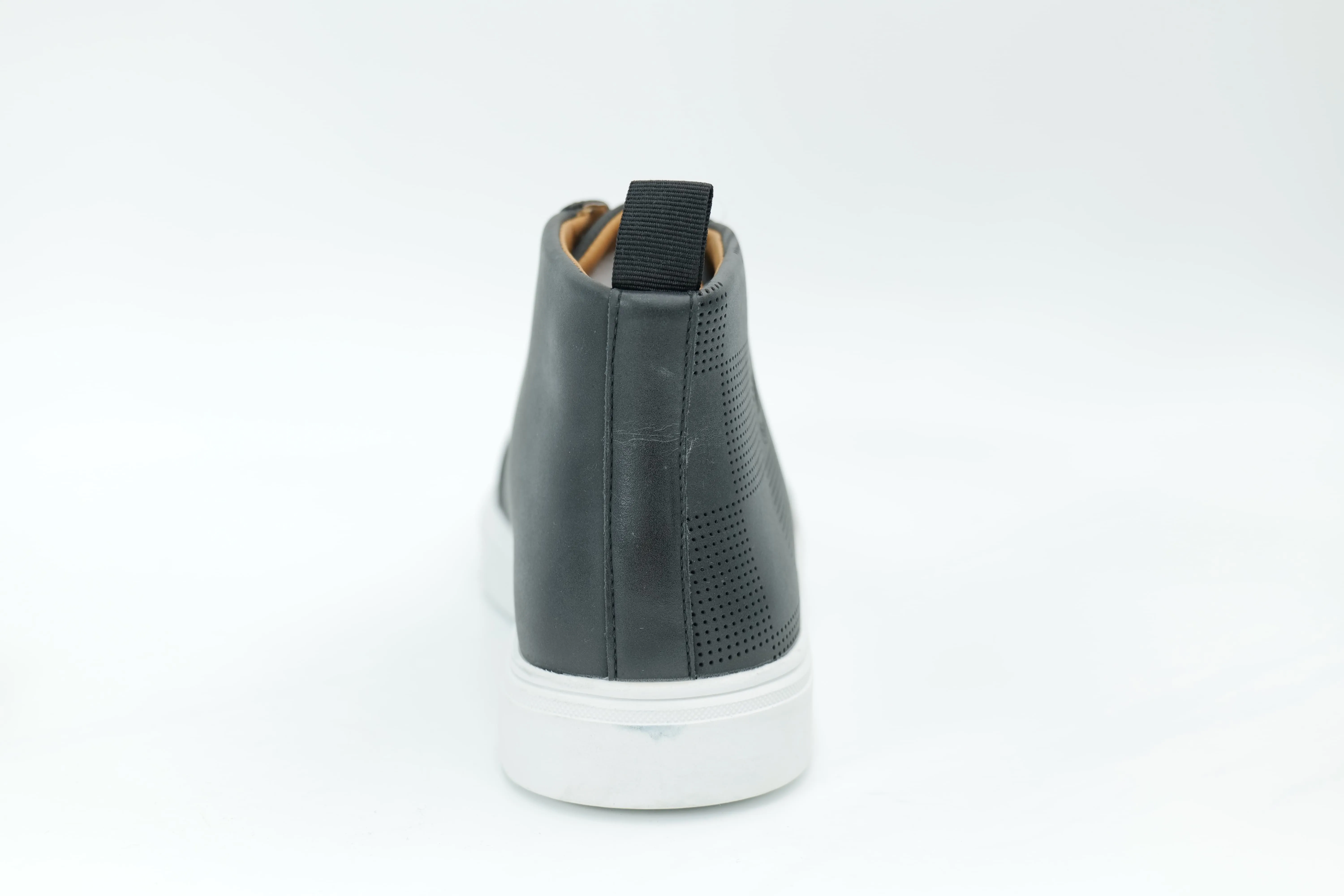 Casual sneakers