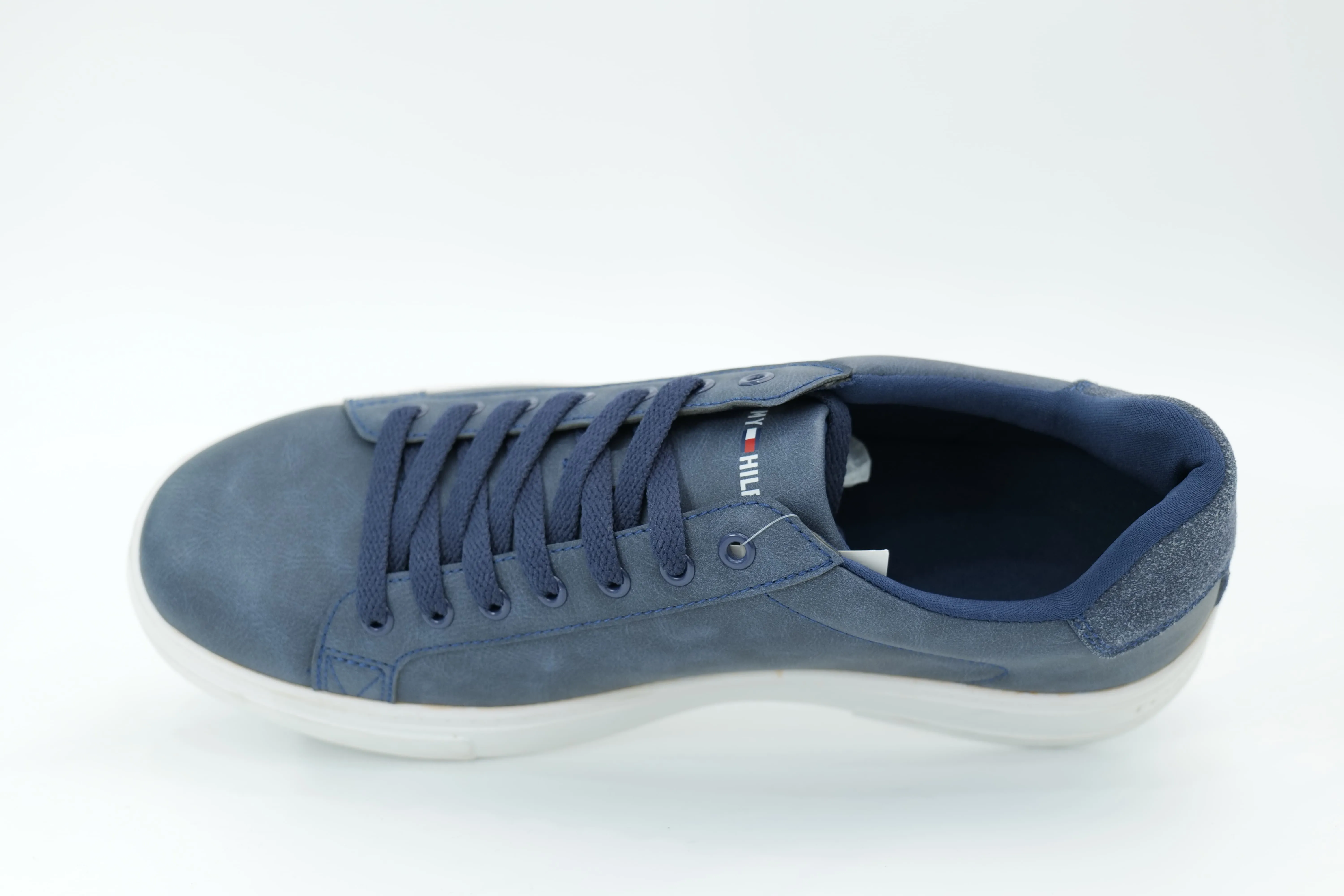 Casual sneakers