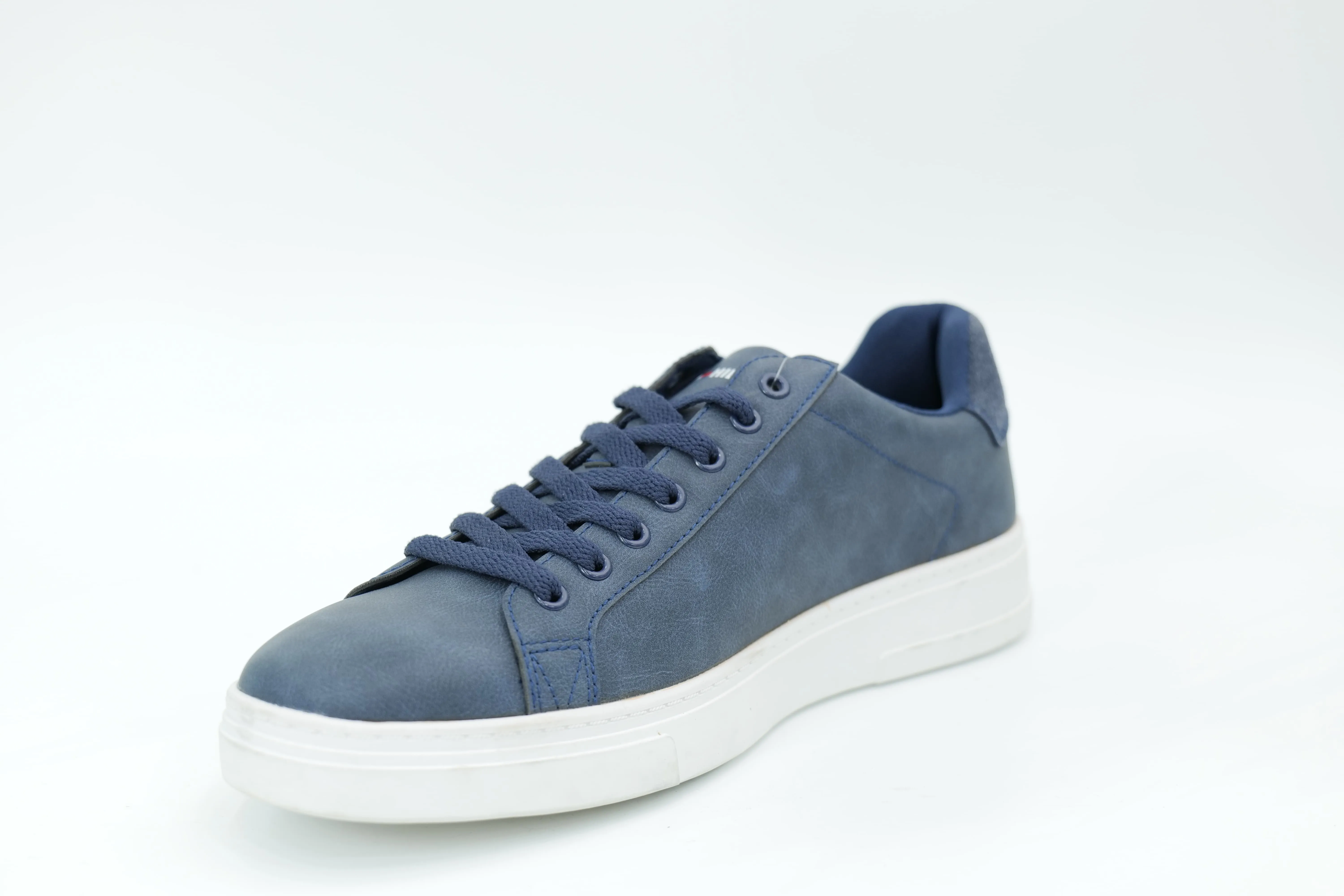 Casual sneakers