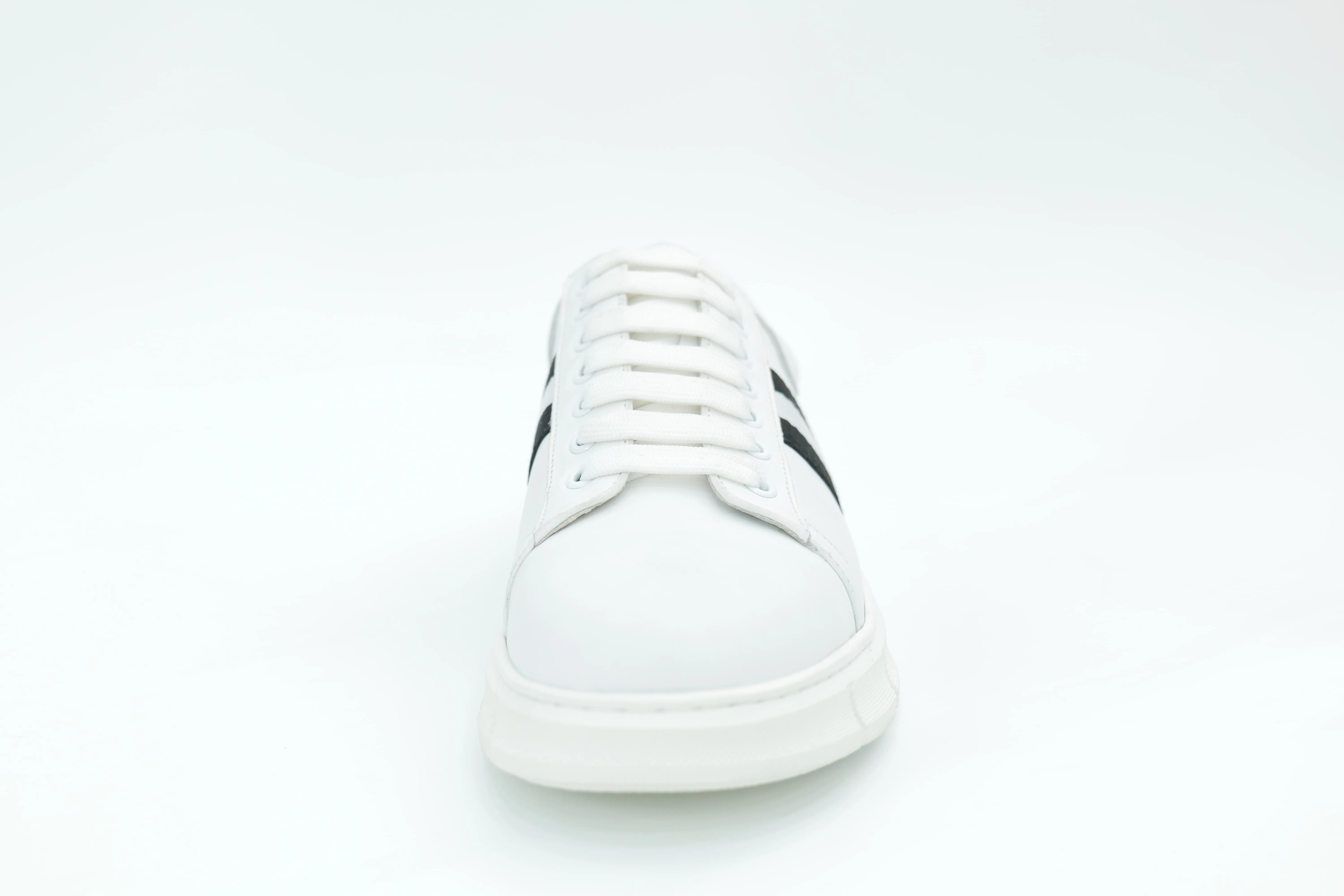 Casual sneakers