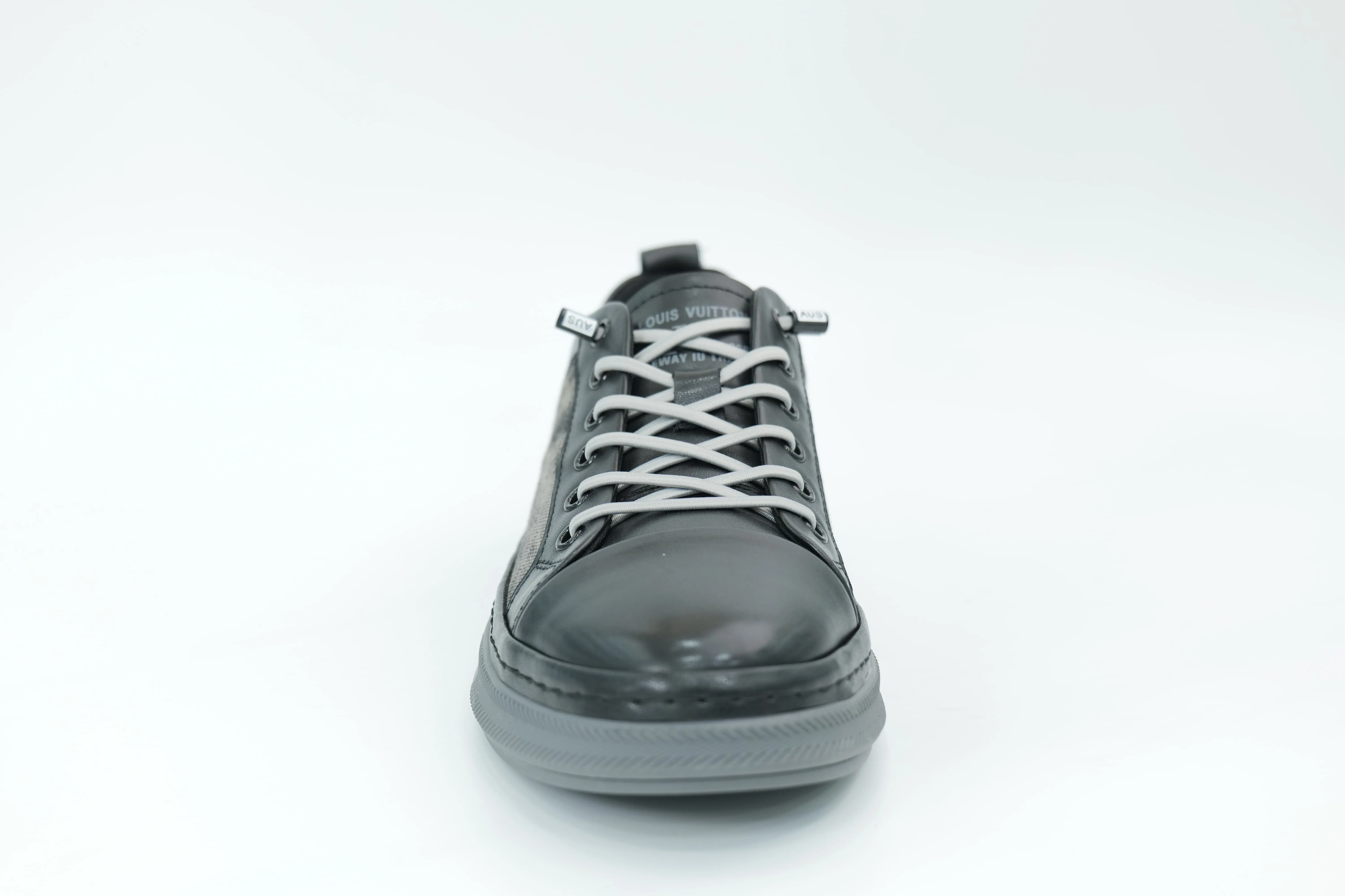 Casual sneakers