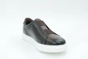 Casual sneakers