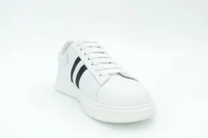 Casual sneakers