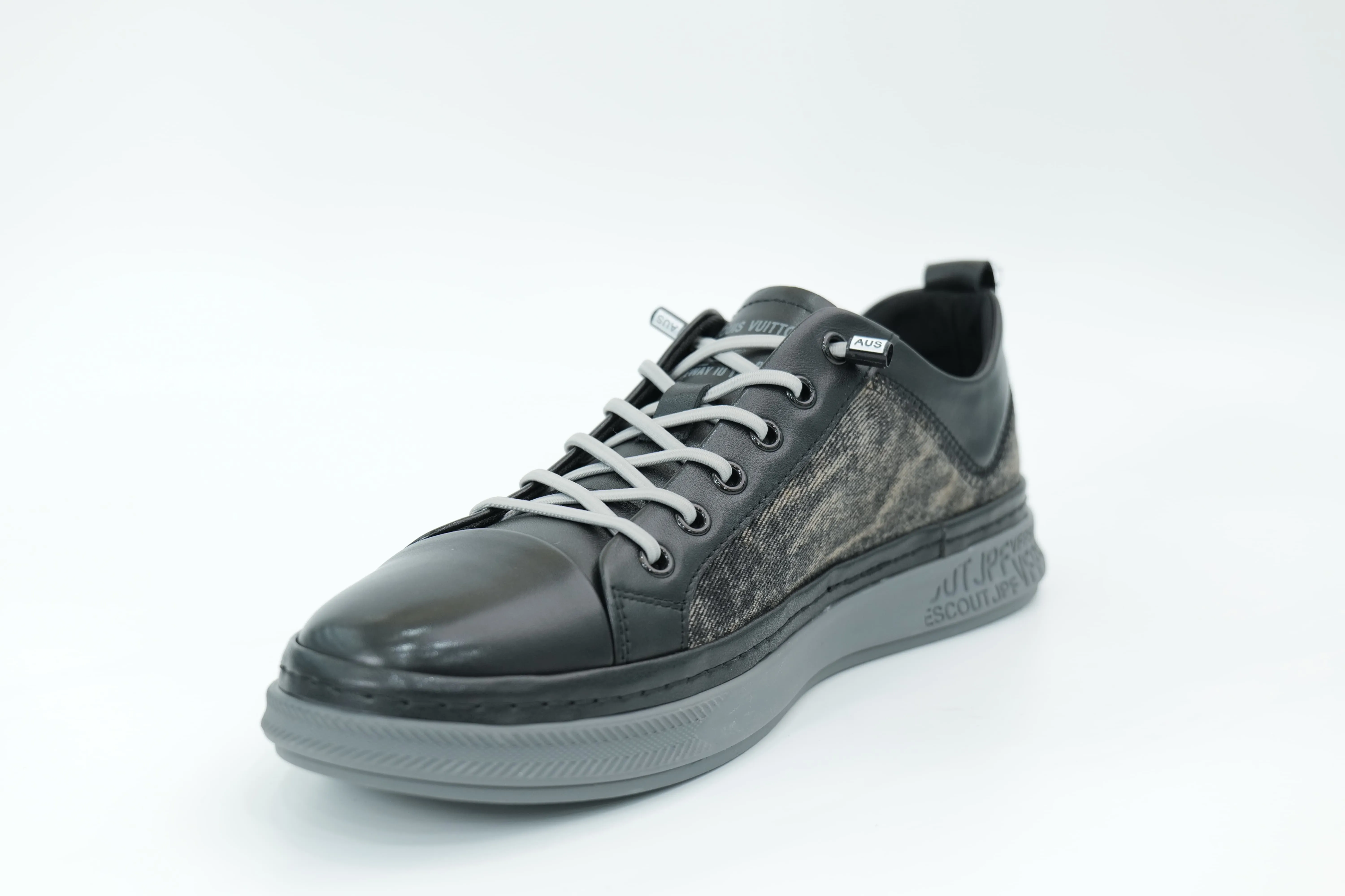 Casual sneakers