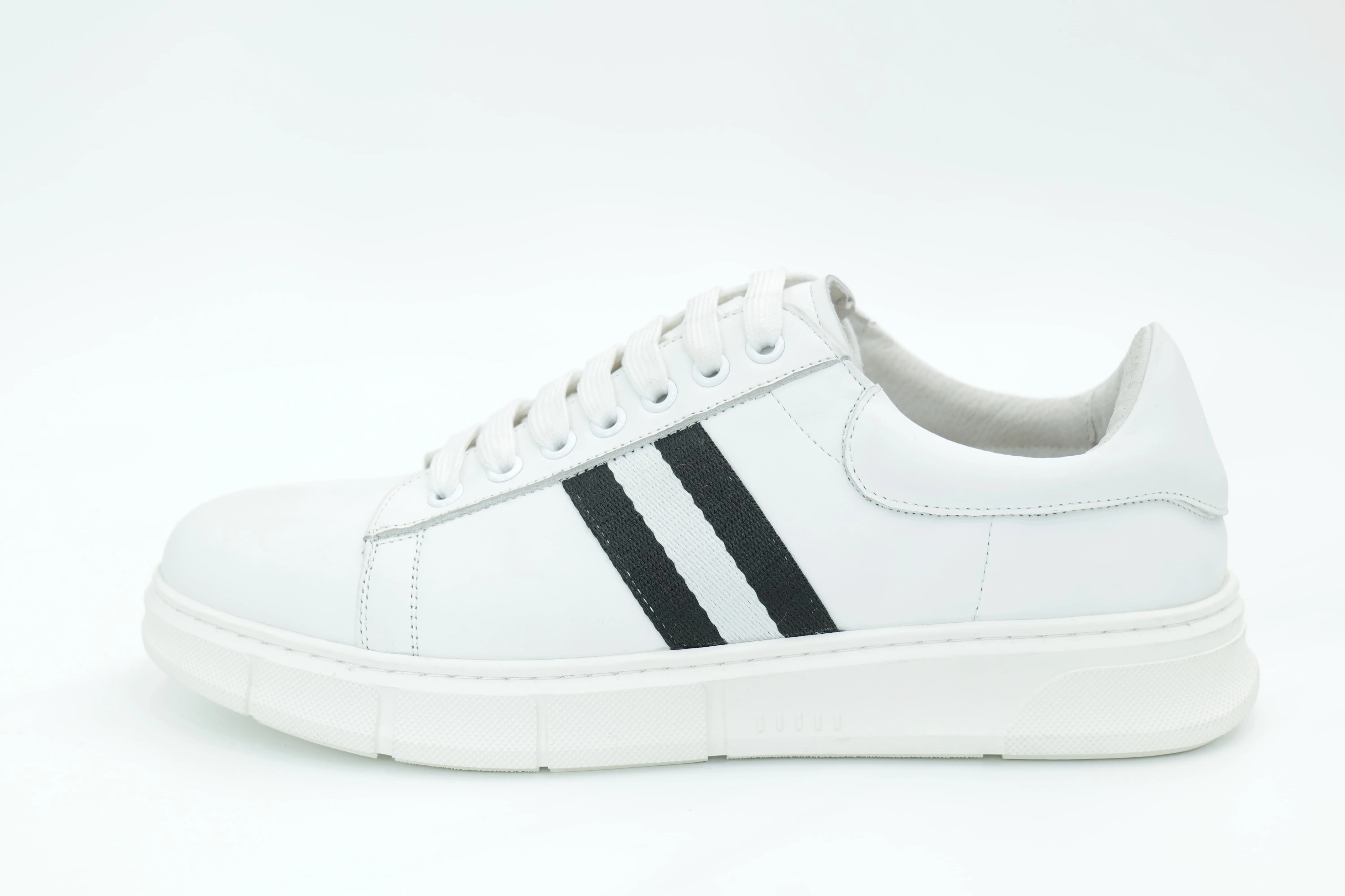 Casual sneakers