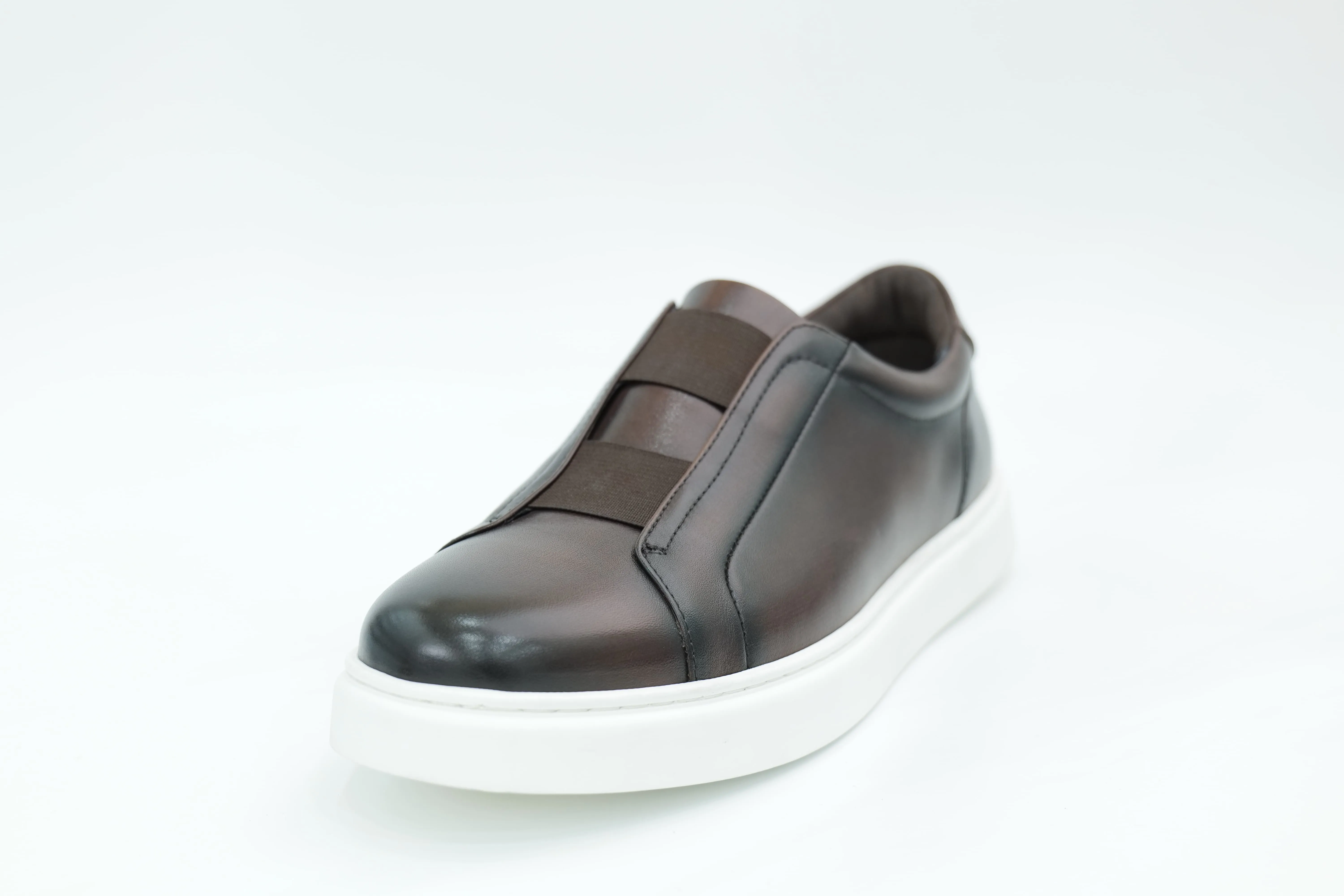 Casual sneakers