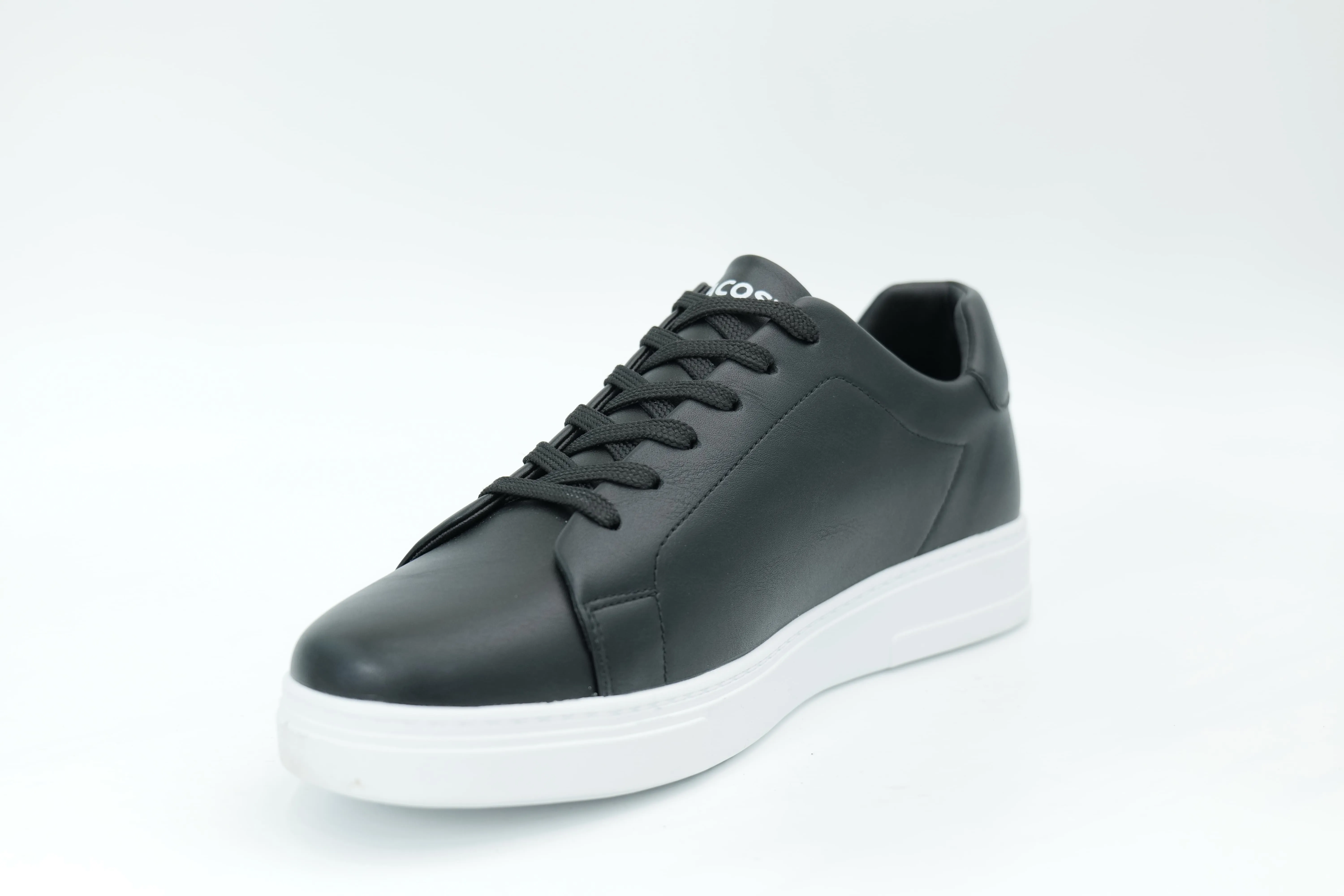 Casual sneakers