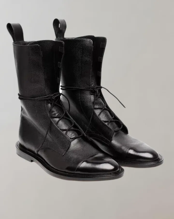 Elegant women's boots in high-quality patent leather