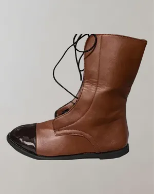 Elegant women's boots in high-quality patent leather