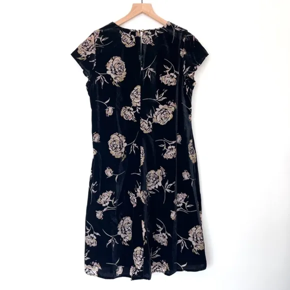 J. Jilll Black Velvet Floral Smocked V-Neck Dress NEW Pure Jill