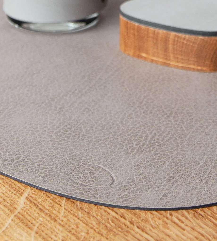 LINDDNA Dinner Mat Curve / Reversible - BULL Warm Grey / BULL Black