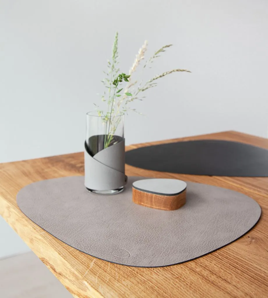 LINDDNA Dinner Mat Curve / Reversible - BULL Warm Grey / BULL Black
