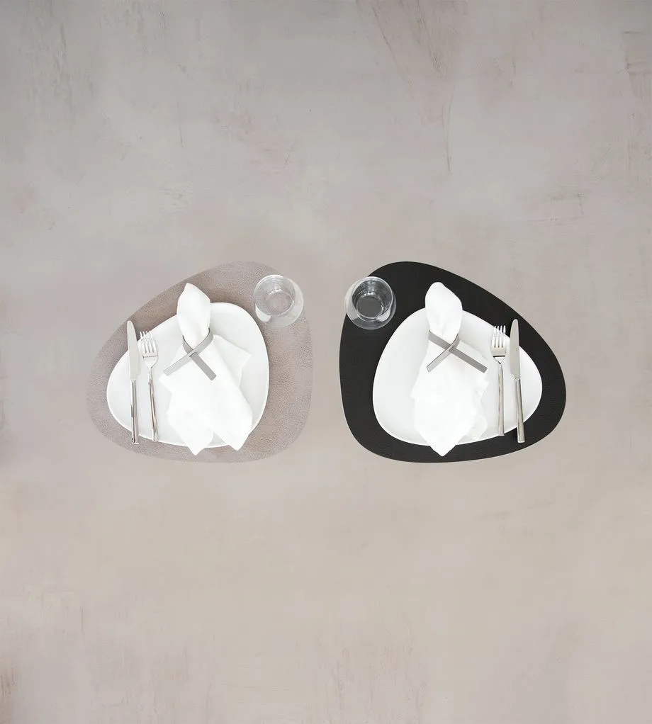 LINDDNA Dinner Mat Curve / Reversible - BULL Warm Grey / BULL Black