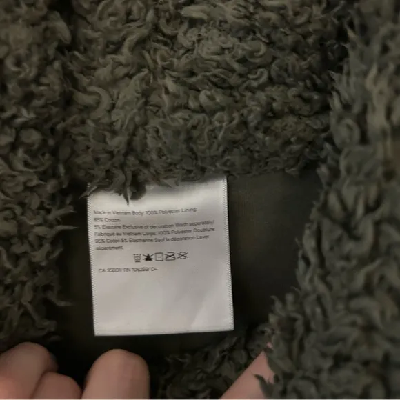 Lululemon Warm Restore Sherpa Pullover Sweater in Army Green