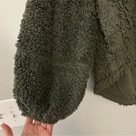 Lululemon Warm Restore Sherpa Pullover Sweater in Army Green