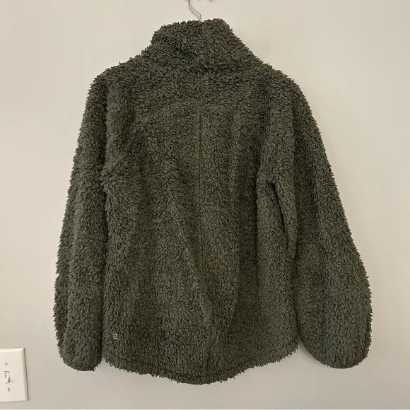 Lululemon Warm Restore Sherpa Pullover Sweater in Army Green