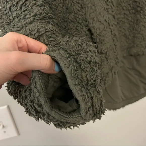 Lululemon Warm Restore Sherpa Pullover Sweater in Army Green
