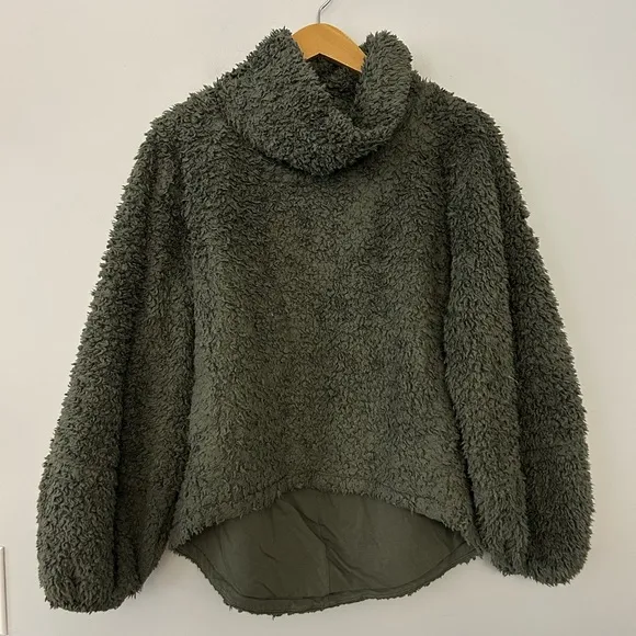 Lululemon Warm Restore Sherpa Pullover Sweater in Army Green