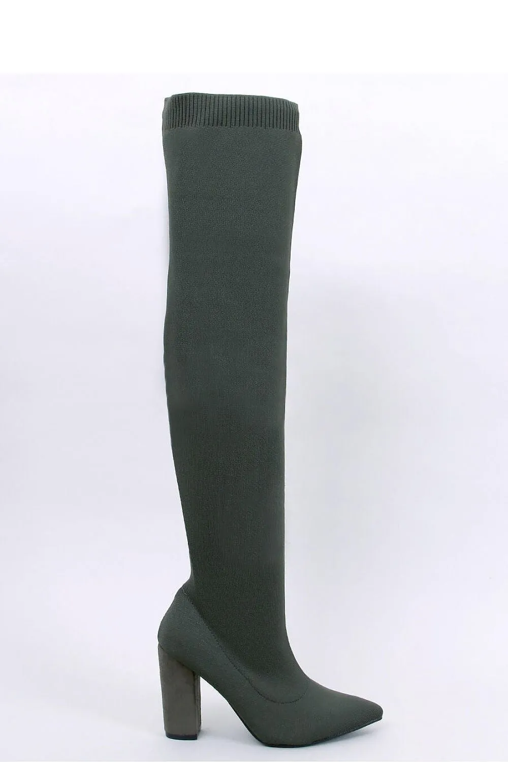 Musketeer boots