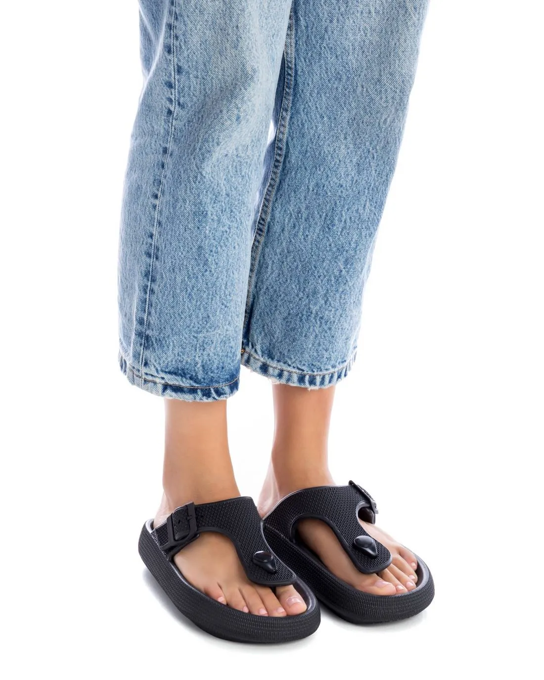 Women's Rubber Flip Flops Sandals By XTI_141469_Black